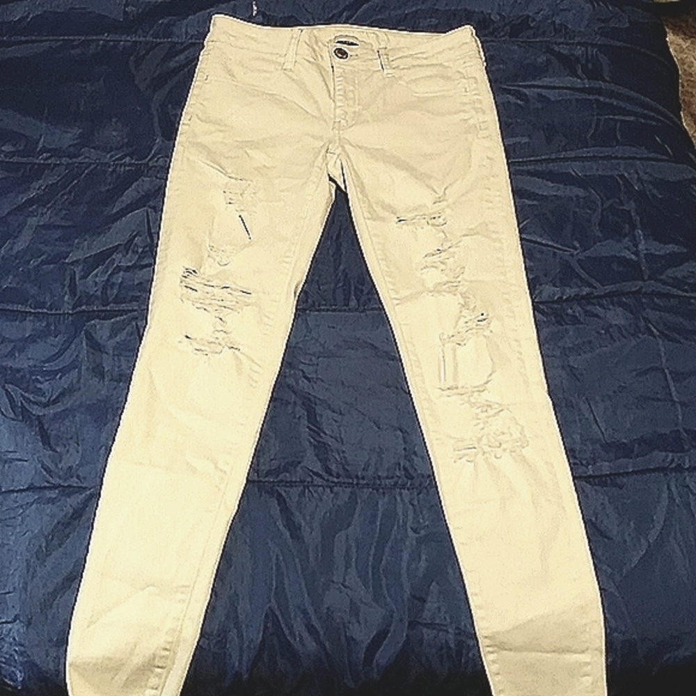 American Eagle DISTRESSED white Jeggins.